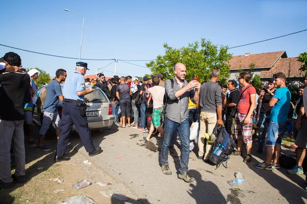 Encalhado refugiados em Tovarnik — Fotografia de Stock